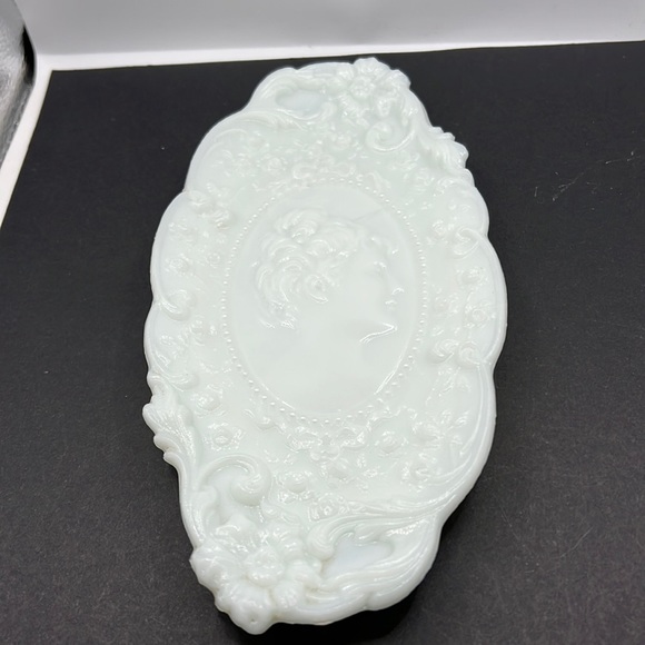 Vintage Fostoria Jenny Lind cameo vanity trinket tray - Picture 1 of 8